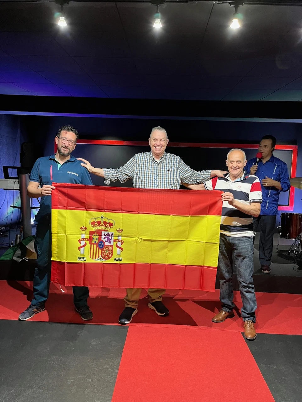 Terry and ministry friends holding the Spanish flag in Córdoba